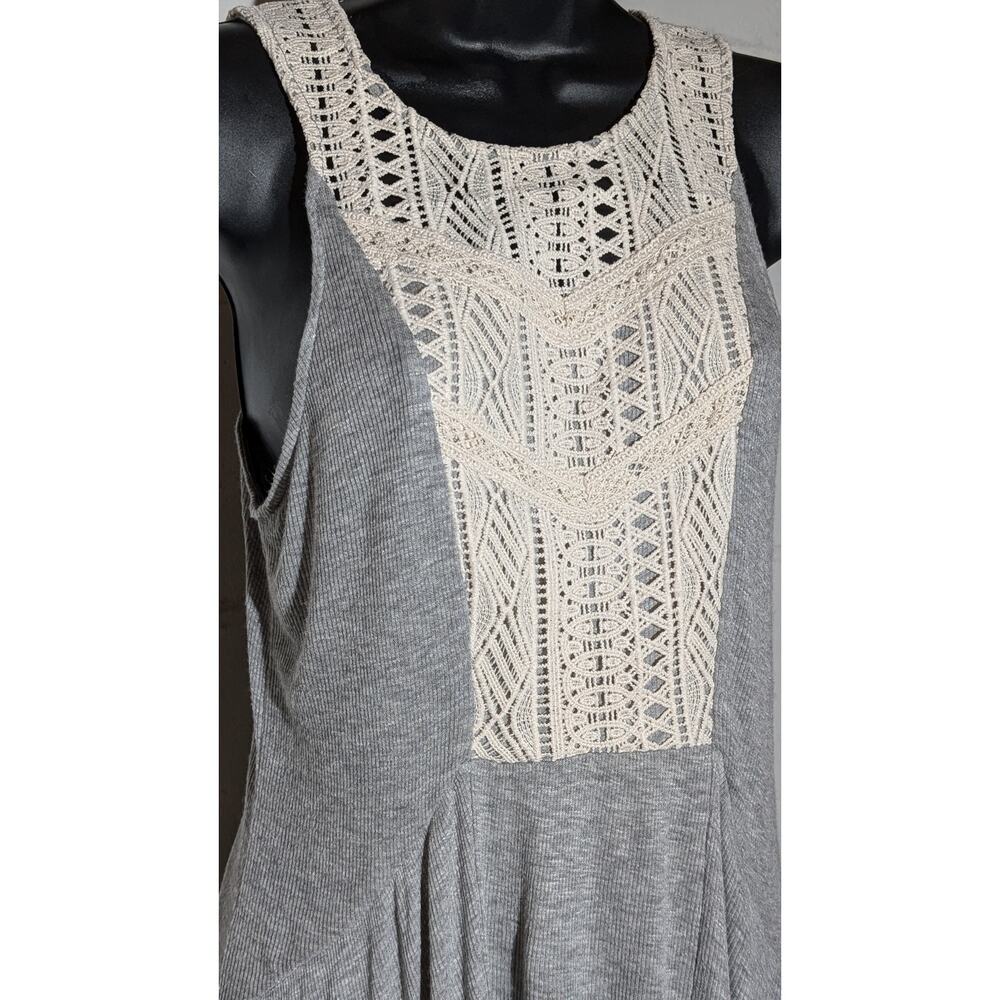 Eyeshadow Gray Sleeveless Tank Top Crochet Lace Detail Asymmetrical Hem Medium - Picture 2 of 5